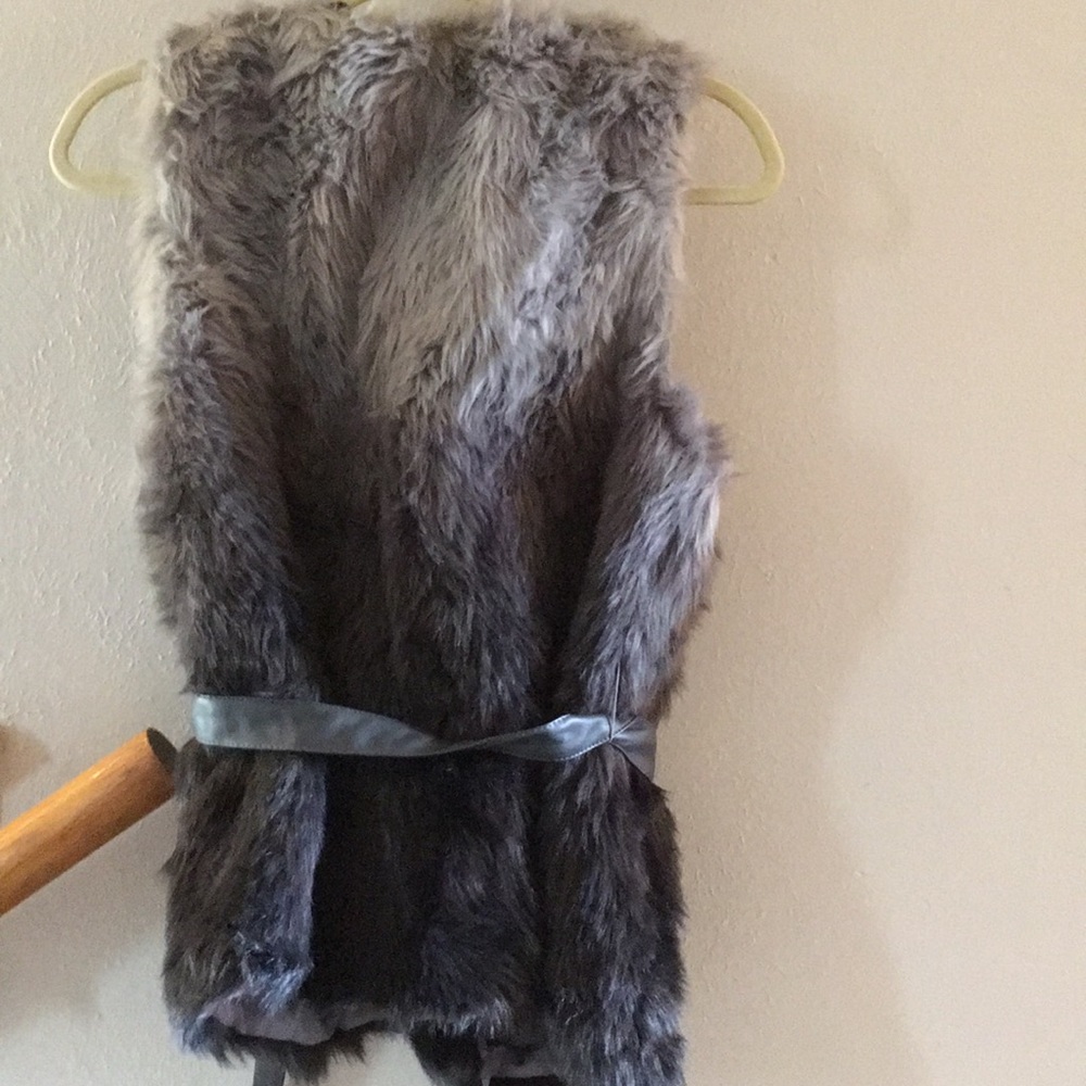 NWT Chelsea & Violet gray faux furry vest M cozy - Picture 5 of 8
